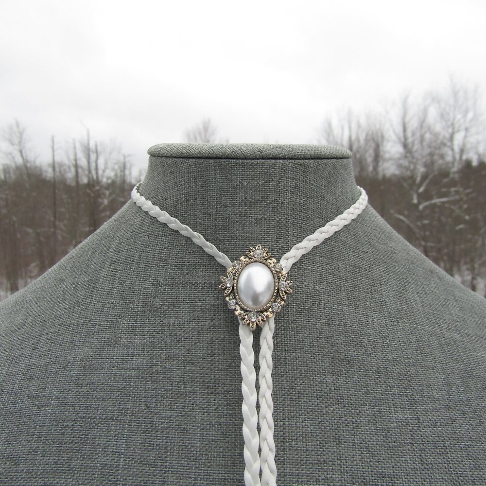 Wedding Style Bolo White Braided Faux Leather Cord Large Faux pearl and gems - Picture 3 of 5